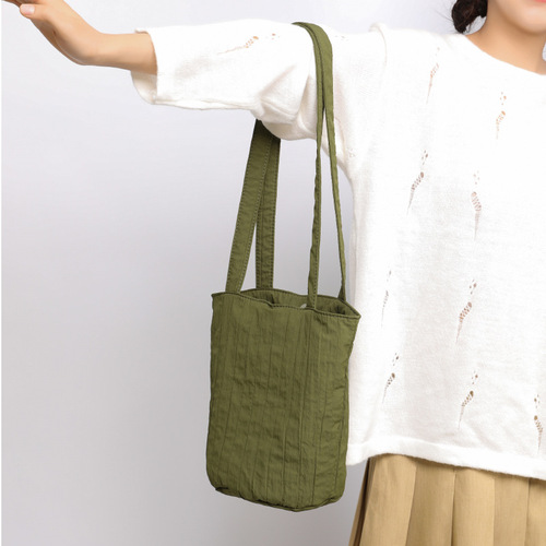 Guangzhou luggage Korean version bucket bag new wrinkle bag ins Korean canvas shoulder bag female armpit bag cross-border