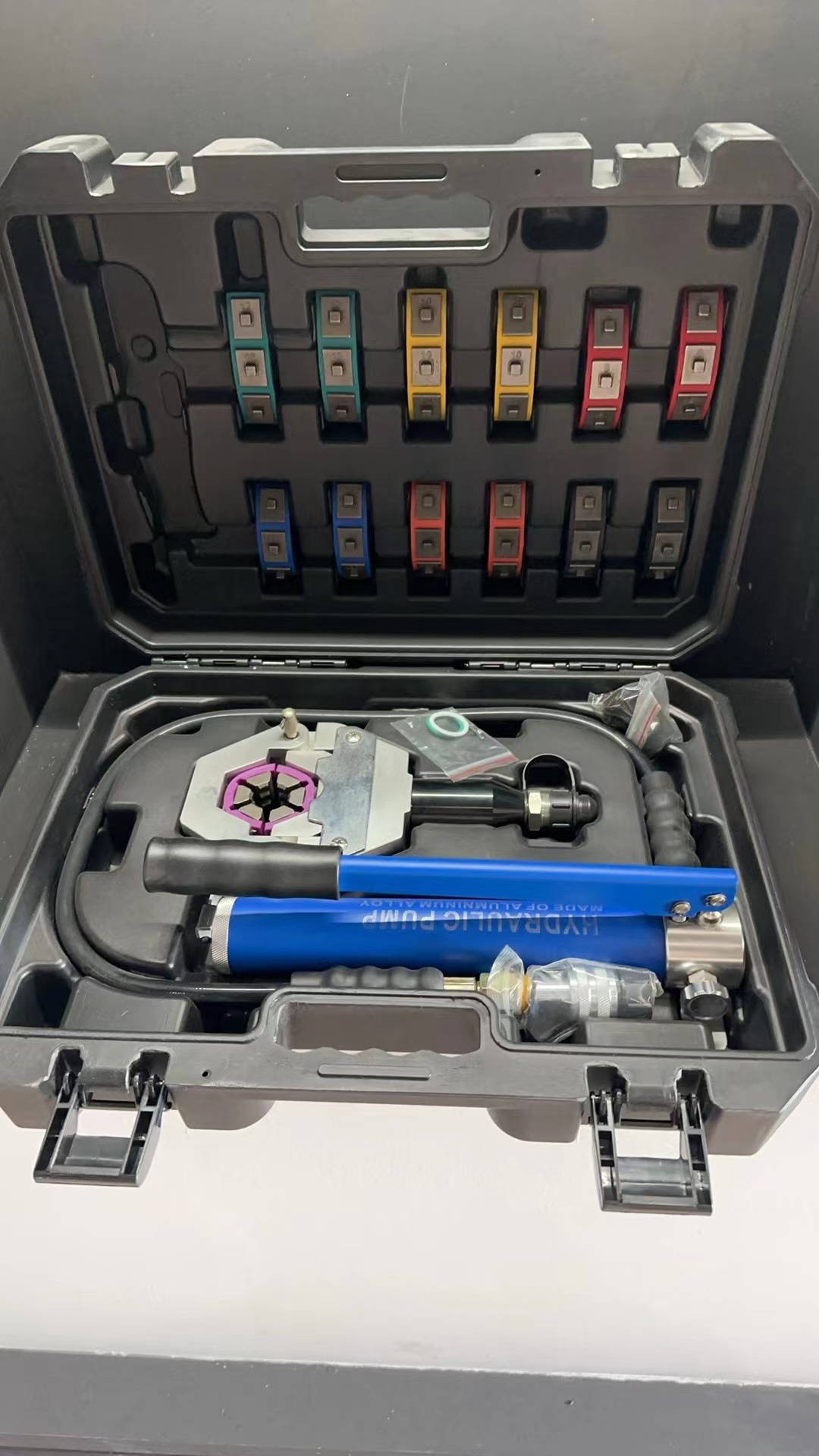 Abrazadera de tubo de aire acondicionado del coche manual hidráulico portátil pequeña junta de tubería de aire frío Dispositivo de tubería de cerveza abrazadera hidráulica abrazadera de prensado