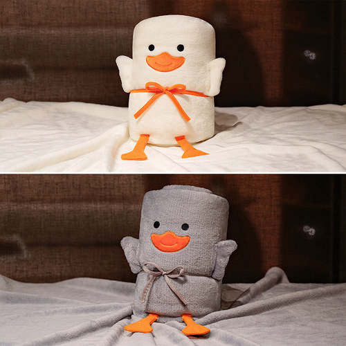 Cute cartoon duck roll blanket for babies and children, kindergarten nap air conditioning blanket, holiday activity gift, small blanket