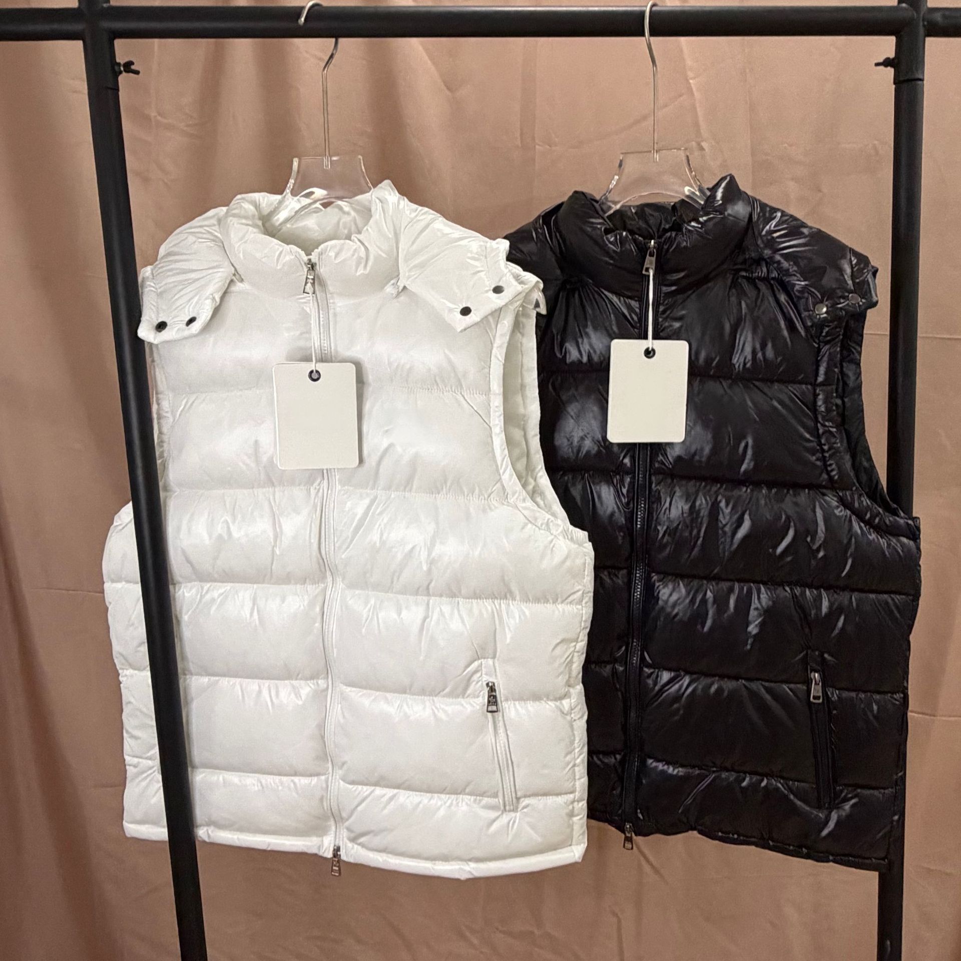 M brand classic detachable hooded quilted vest with high collar, zipper design, and side zipper pockets. (Cross-border e-commerce)