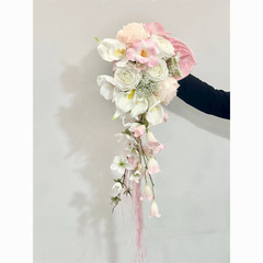 ハイエンドのウェディングピンク造花滝スタイルブーケ花嫁証明書結婚式の花束結婚式の準備写真小道具