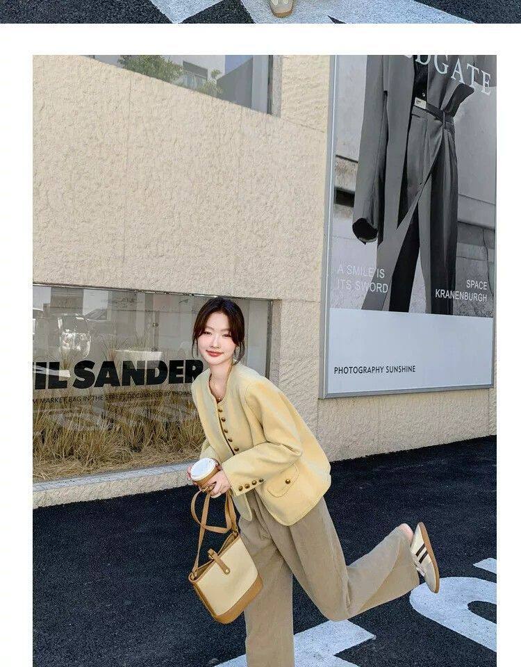 Áo khoác nữ dáng ngắn cổ tròn phong cách retro thanh lịch, form rộng, chất liệu tweed — Ren vàng chi tiết 19