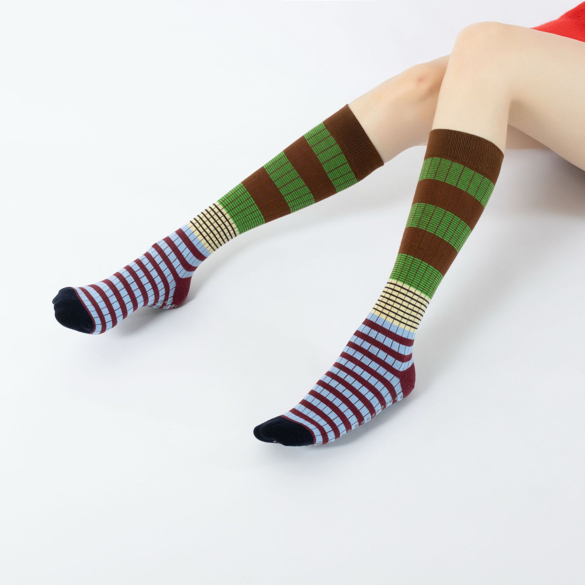 갈색 녹색(검은색 양말)