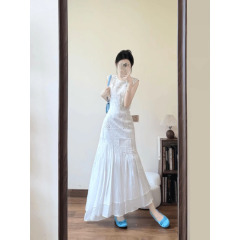 フランスのユニークで美しい中空の白いドレス女性の夏の新しいスタイルの小さな気質ウエスト休暇ロングスカート
