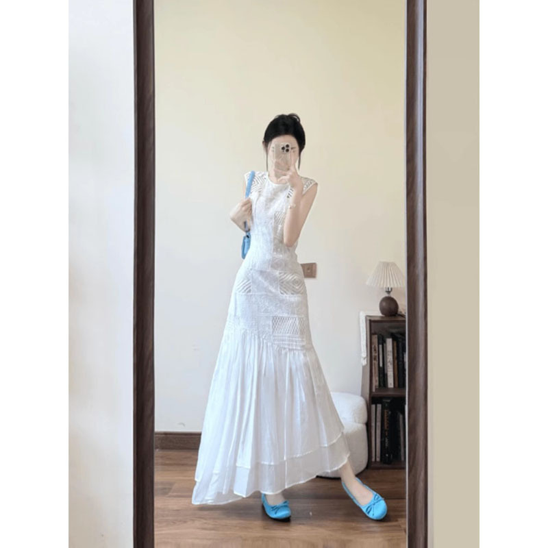 French Unique and Beautiful Hollow White Dress for Women Summer New Style Petite Temperament Waist-Cinching Holiday Long Skirt