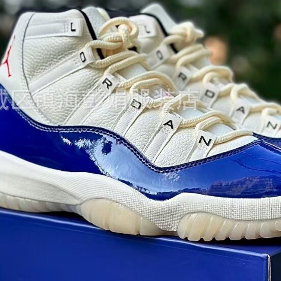 Overseas Version of the First Layer Cowhide Top with Real Carbon Bottom, Practical Basketball Shoes Jordan Aj11 Blue Box Full Packaging