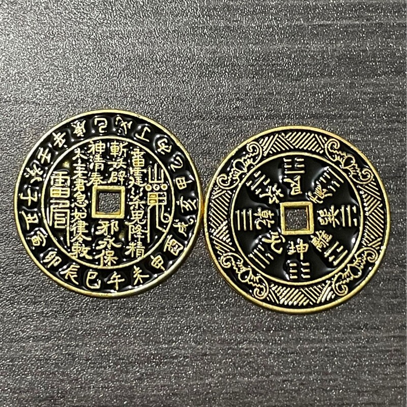 古風銭復古合金工芸品朱砂紅は古銭山鬼に似せてお金をかけて中国式の八卦のお金のペンダントを飾ります。|undefined