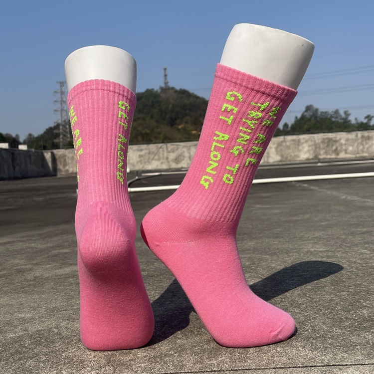 White Sports Cotton Socks for Men and Women, Mid-Calf, Japanese College Style, European and American Street Style, Letter Skateboard Long Socks Wholesale