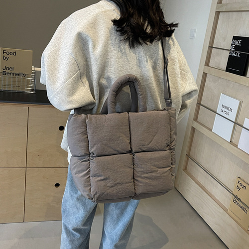 Winter and Spring Handbag Large Bag for Women  New Style Fashion Richen Down Jacket Tote Bag High-End Single Shoulder Bag
