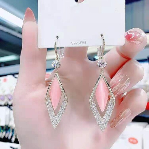 Direct Selling Fashion Cat Eye Diamond Earrings for Women, Korean Spring and Summer Slimming New Arrival Lightweight Luxury High-End Earrings