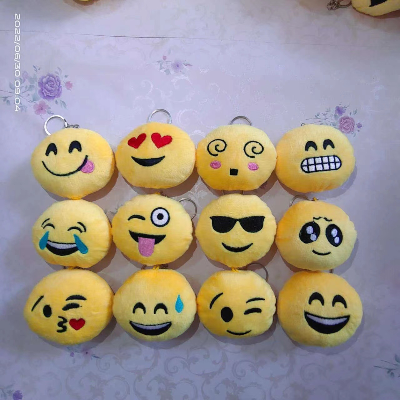Juguetes de peluche transfronterizos pequeños emoticones colgantes mochilas llaves colgantes eventos de boda arrojar regalos colgantes al por mayor
