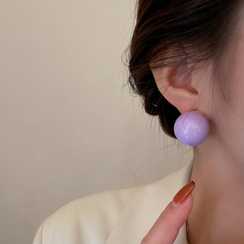 Korean version of exaggerated ball earrings for women ins new niche design trendy Internet celebrity personal temperament earrings for women