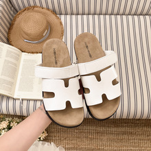 �nʽH��һ����ЬŮ�ļ��⴩2026���¿�͹ő���¶ֺ��������Ь��