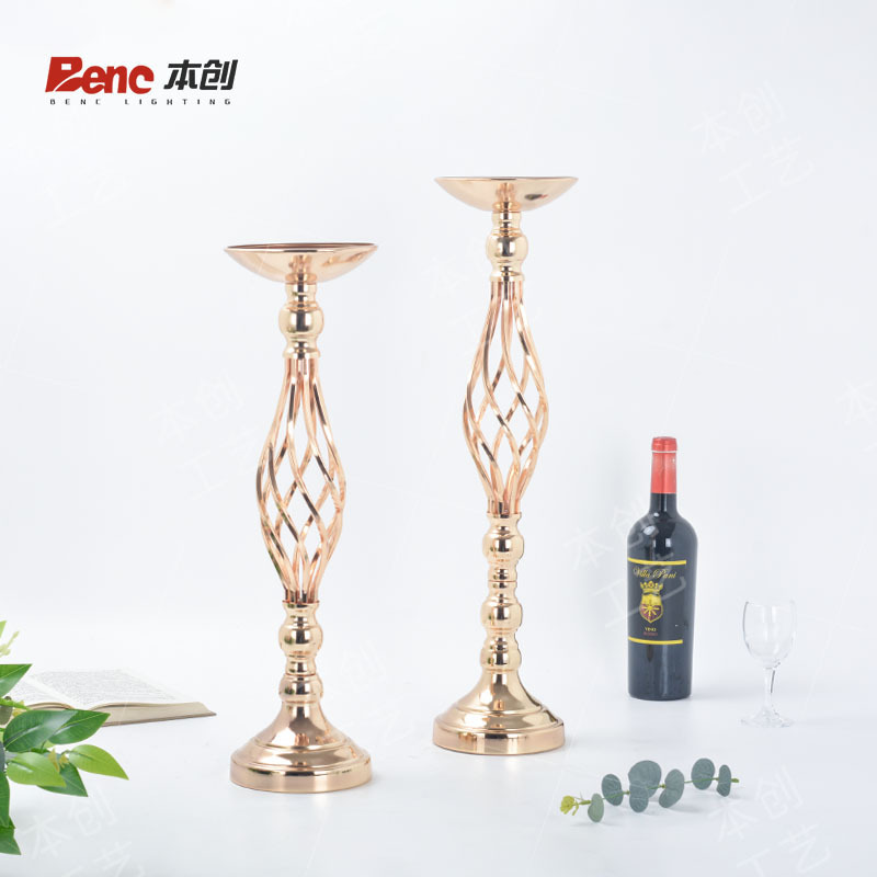 ウェディング道具メッキ鉄芸麻花燭台がメインテーブルにサインしました。|undefined