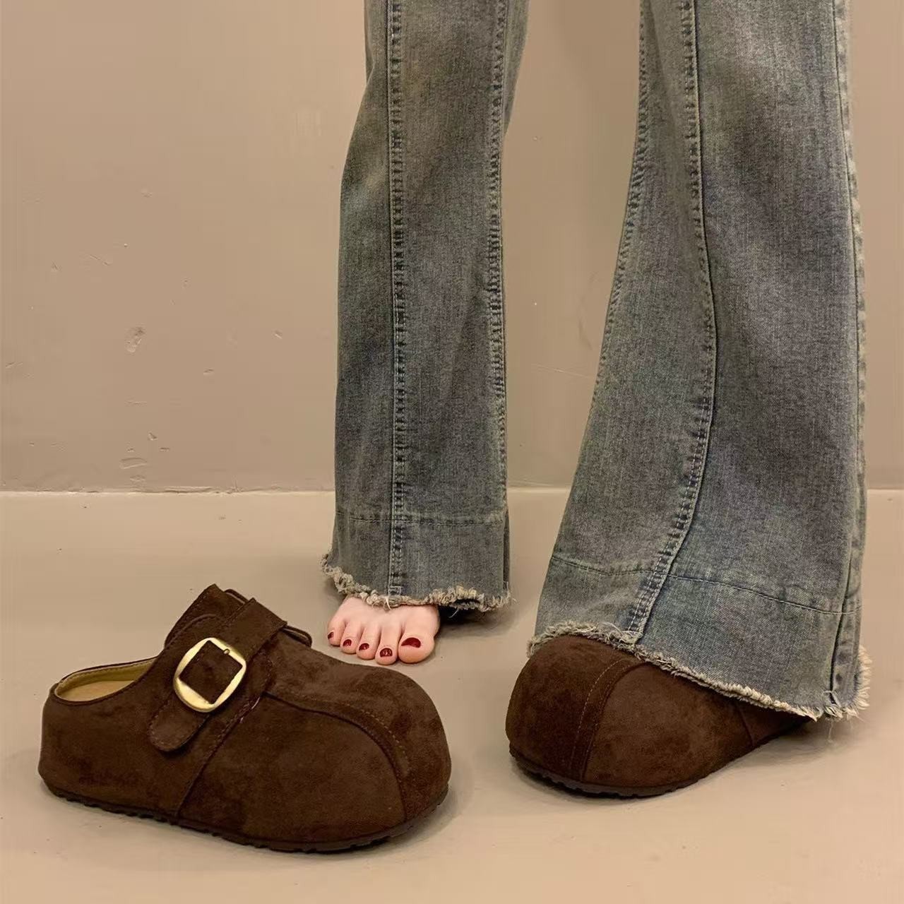 Closed-Toe Thick-Soled Birkenstock-Style Slip-On Mules for Women, Spring and Autumn 2026, Easy-To-Wear Lazy Shoes with Hidden Height Increase
