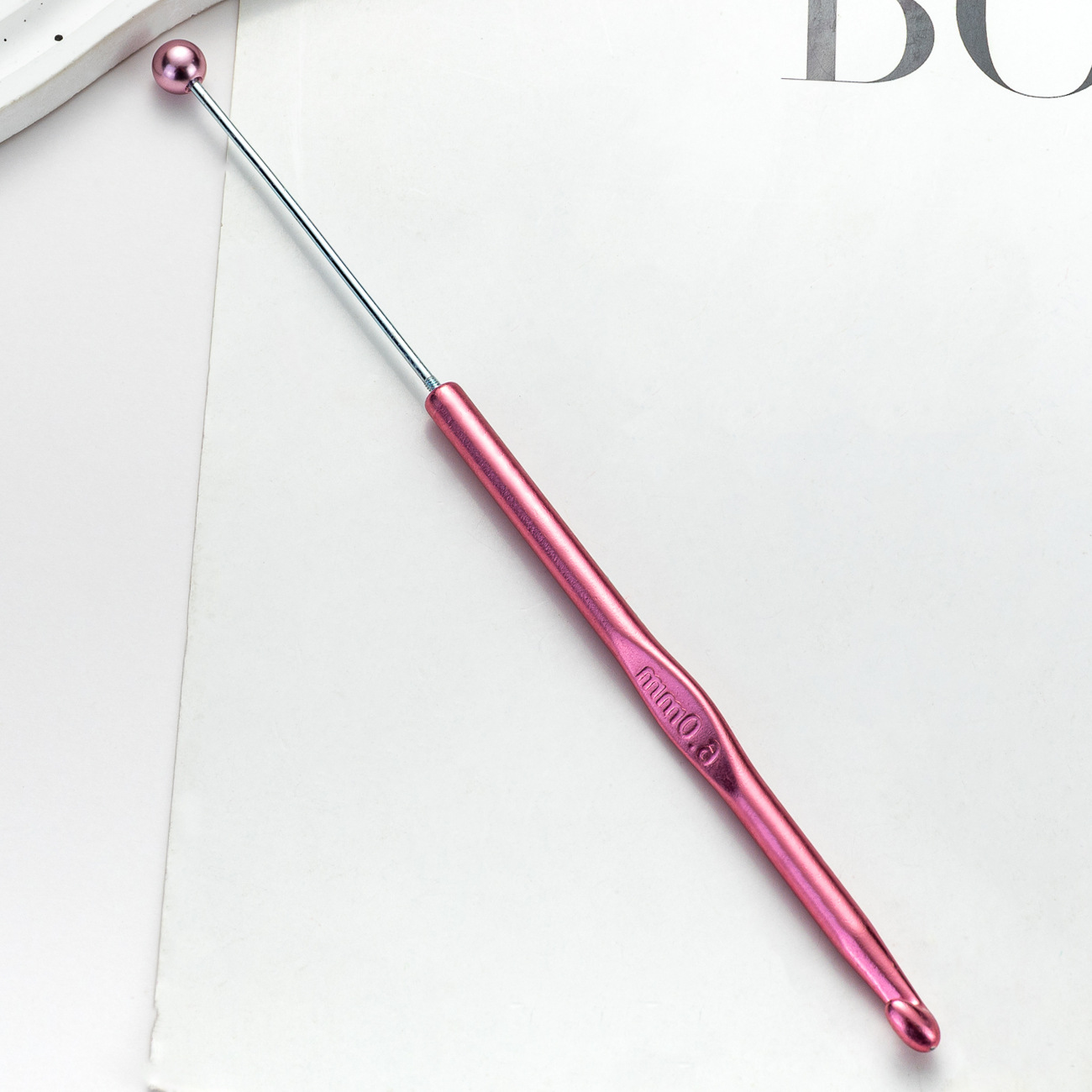 Inventario de un solo cabezal de tejido de ganchillo de metal de color de alquiler suéter aguja de lana DIY herramienta de tejido a mano ganchillo