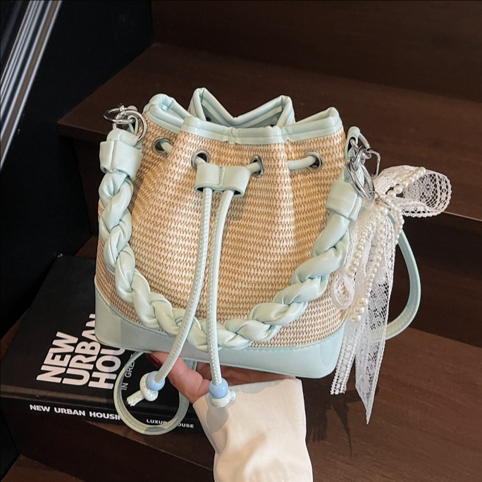 Bolso de cubo de mano de alta gama para mujer 2025 nuevo bolso de hombro con cordón de patrón tejido de moda bolso de mensajero de viaje de todo fósforo