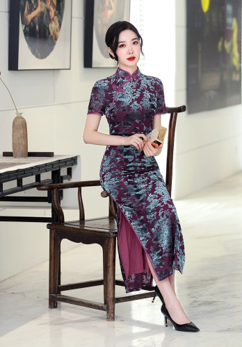 Women Purple chinese dresses Long burnt-out velvet Chinese retro oriental cheongsam dress for female Chinese style mother cheongsam