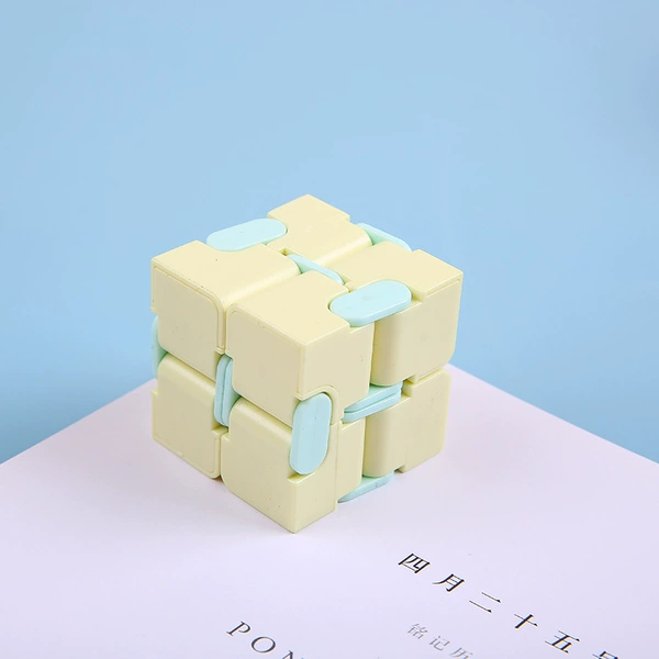 Unlimited yellow Rubik's cube, 4×8cm, approximately 28g
