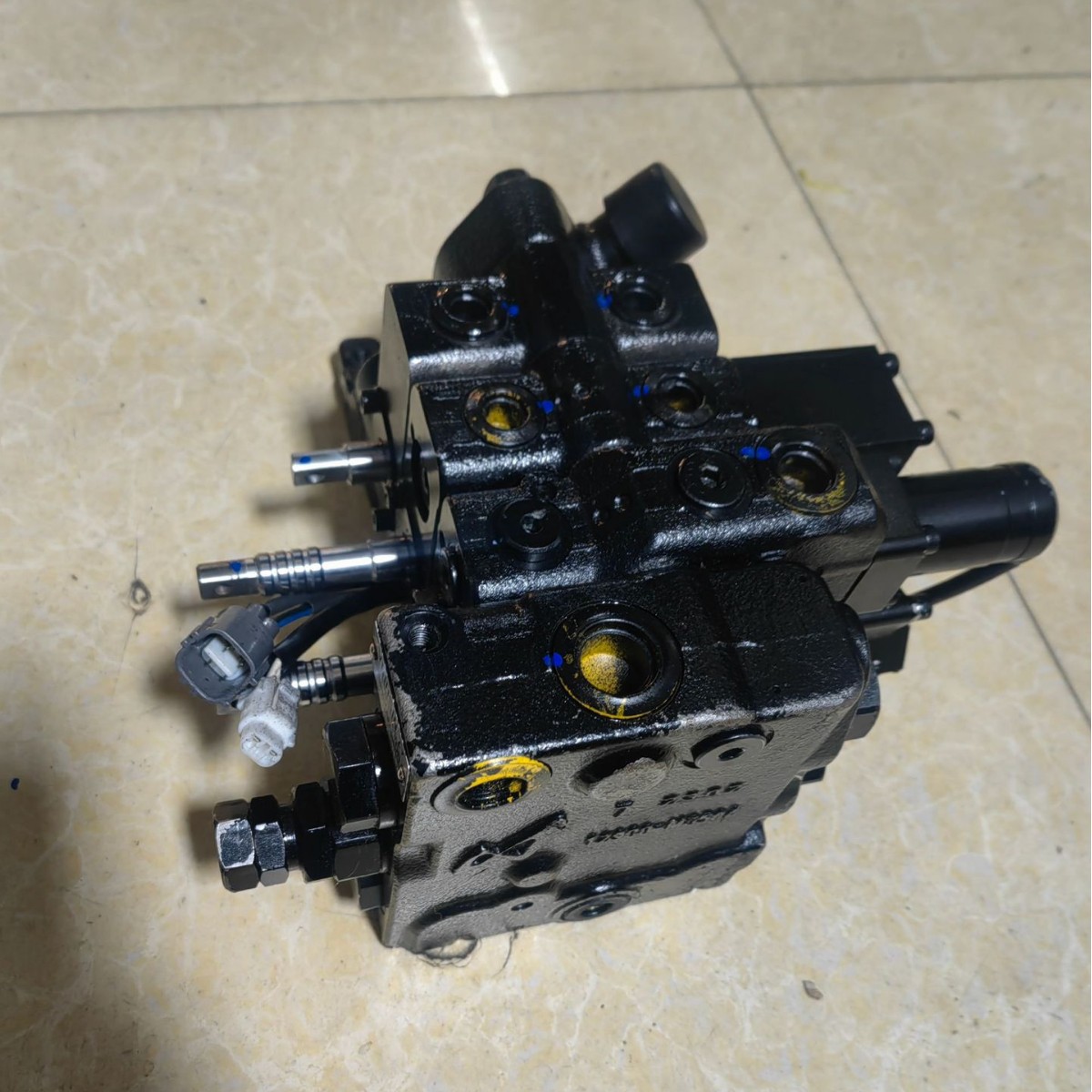 丰田叉车多路阀批发 67620-31092-71 67640-31091-71 67680-21090