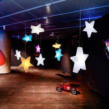 LED发光星星吊灯户外创意五角星灯商业美陈派对圣诞装饰吊挂彩灯
