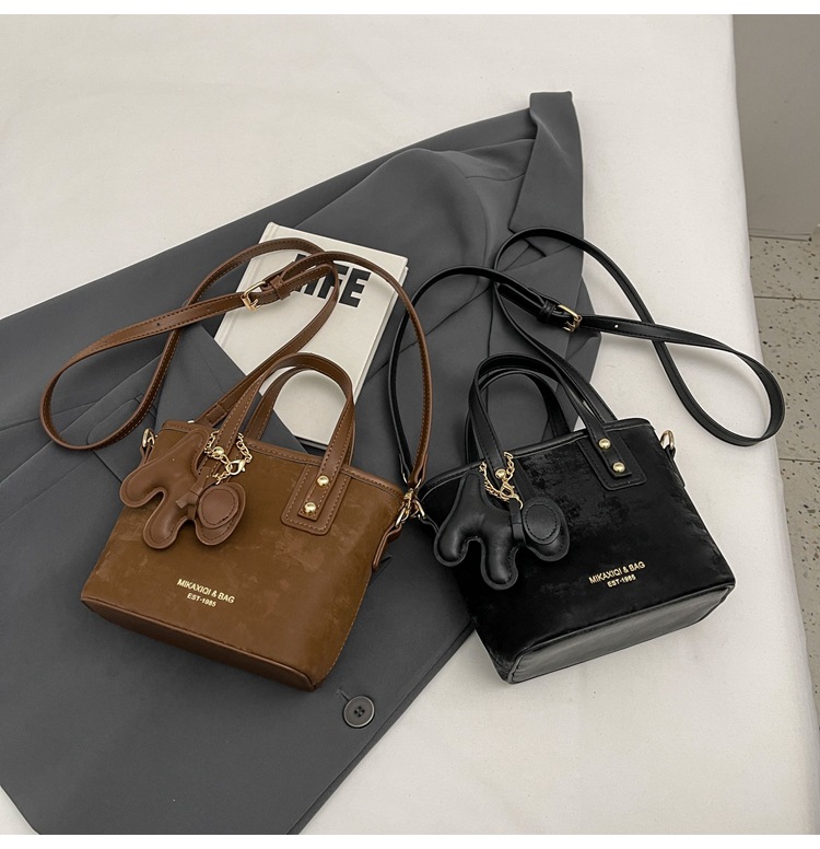 2024 New Popular Small Bag This Year Women's Fashion Versatile One Shoulder Crossbody Bag Retro Small Handheld Bucket Bag_voghion.com