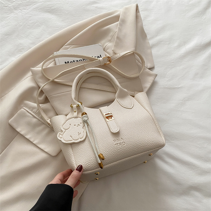 Bolsos de gran capacidad para mujer primavera y verano todo fósforo 2025 nueva versión coreana de la bolsa de mensajero casual popular de este año