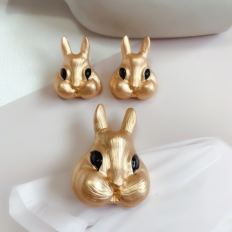 Retro Rabbit Alloy Plating Unisex Corsage display picture 1