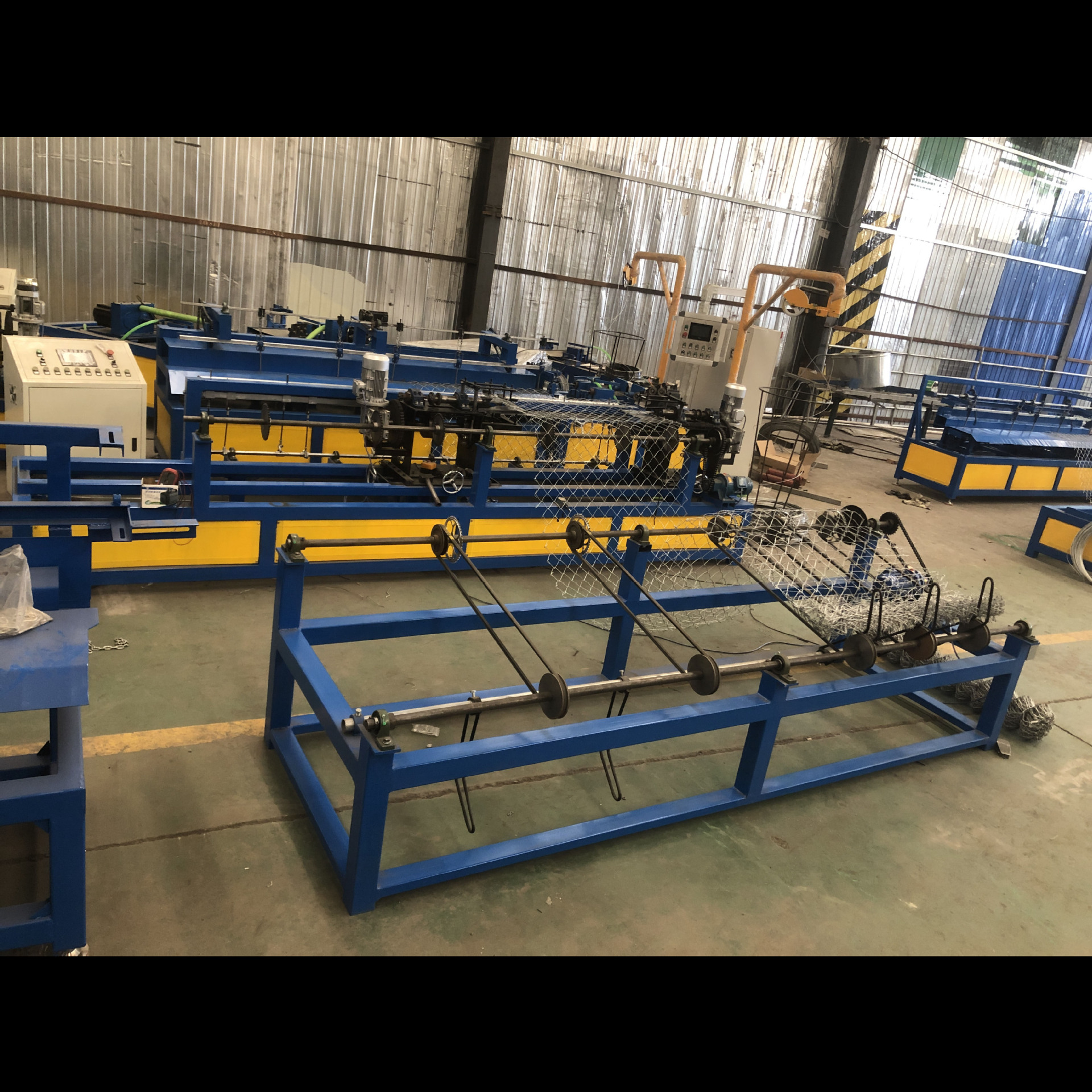 Nueva máquina de malla de cadena de doble molde CNC, máquina de tejer de malla de cerca protectora, máquina de tejer de malla de alambre de púas en forma de diamante