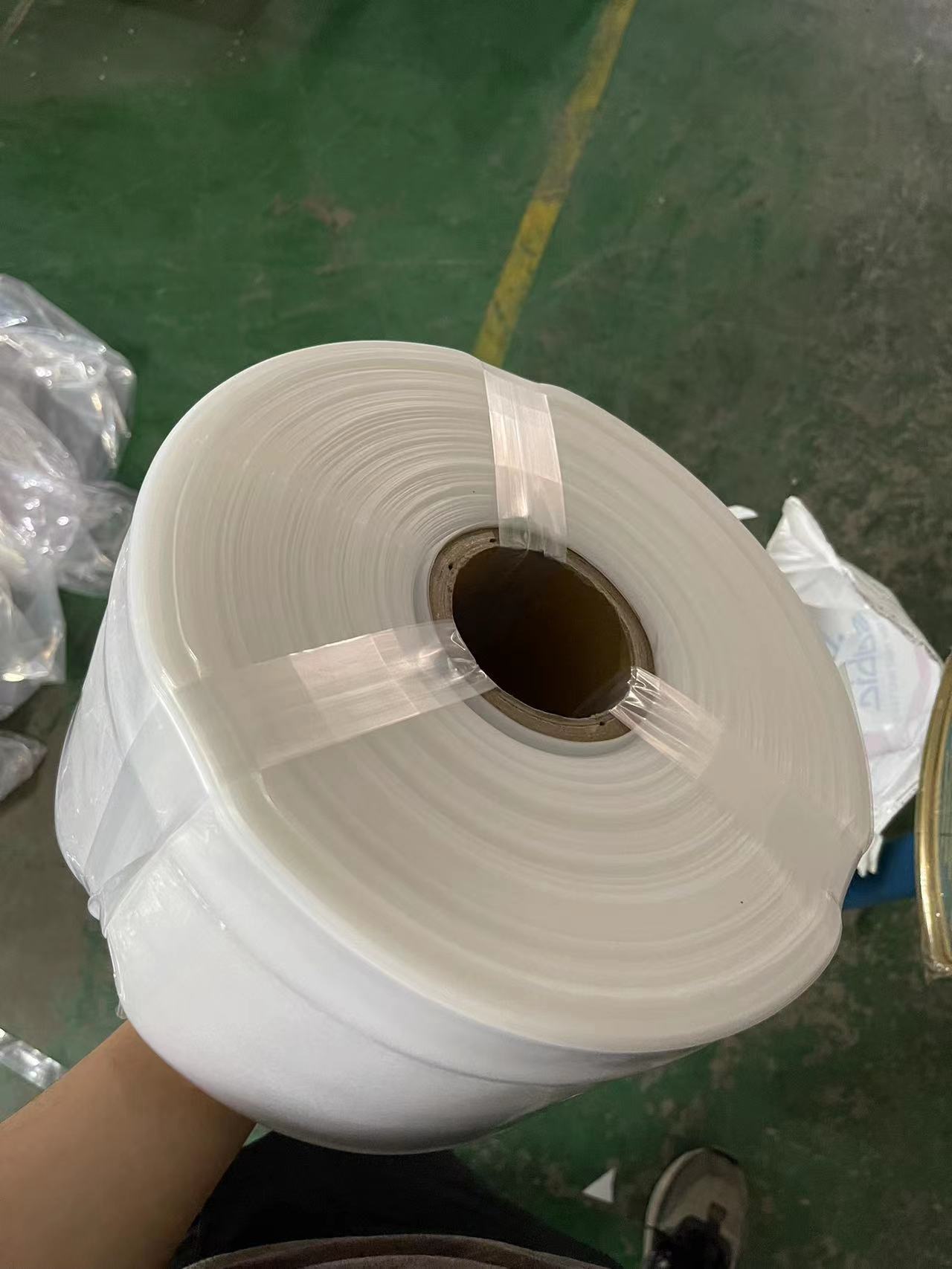 PE plano de alta presión espesado material de tubo transparente película de bobina larga a través de bolsa a prueba de polvo e impermeable embalaje industrial bolsa de PE