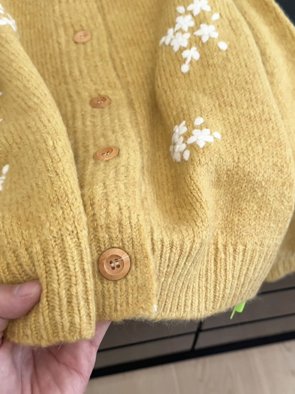 软糯马海毛花朵刺绣黄色毛衣外套女秋冬韩系温柔减龄针织开衫加厚|undefined