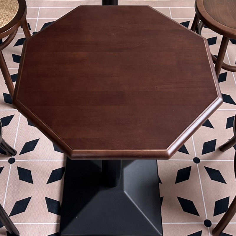 Mesa y silla de café retro combinación de dulces y sillas de panadería de leche y té, mesa de madera maciza, restaurante occidental americano, silla medieval