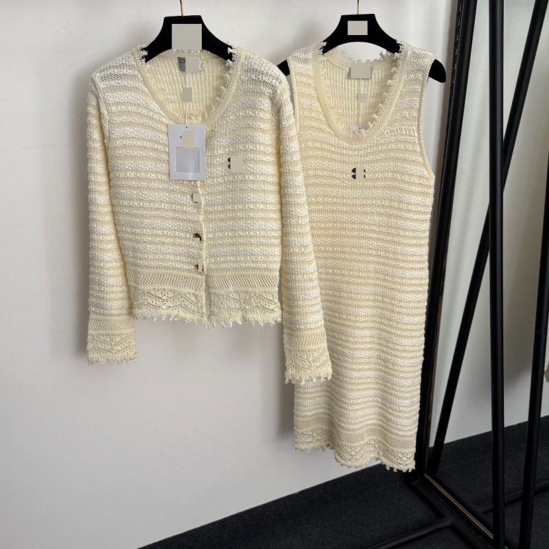 Nanyou New Style Set: Small Floral Velvet Logo Hollow-Out Crochet Long-Sleeve Knit Cardigan + Knit Vest Dress Nanyou New Style Set: Small Floral Velvet Logo Hollow-Out Crochet Long-Sleeve Knit Cardigan + Knit Vest Dress