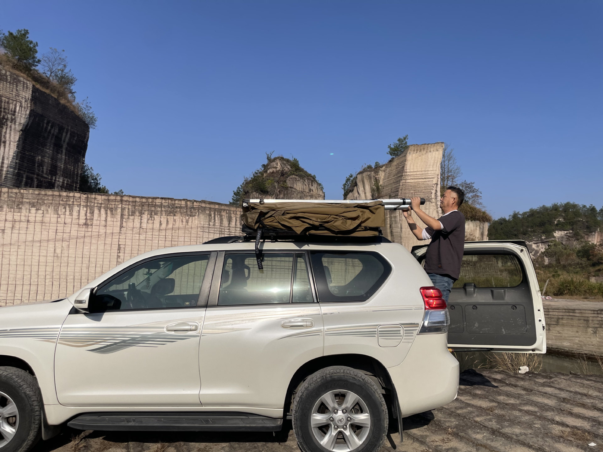 Leftover Foreign Trade Stock with Tags, Sold Out with No Restock, Outdoor Off-Road, Various Sizes, Long Car Roof Tent, Portable Car Tent