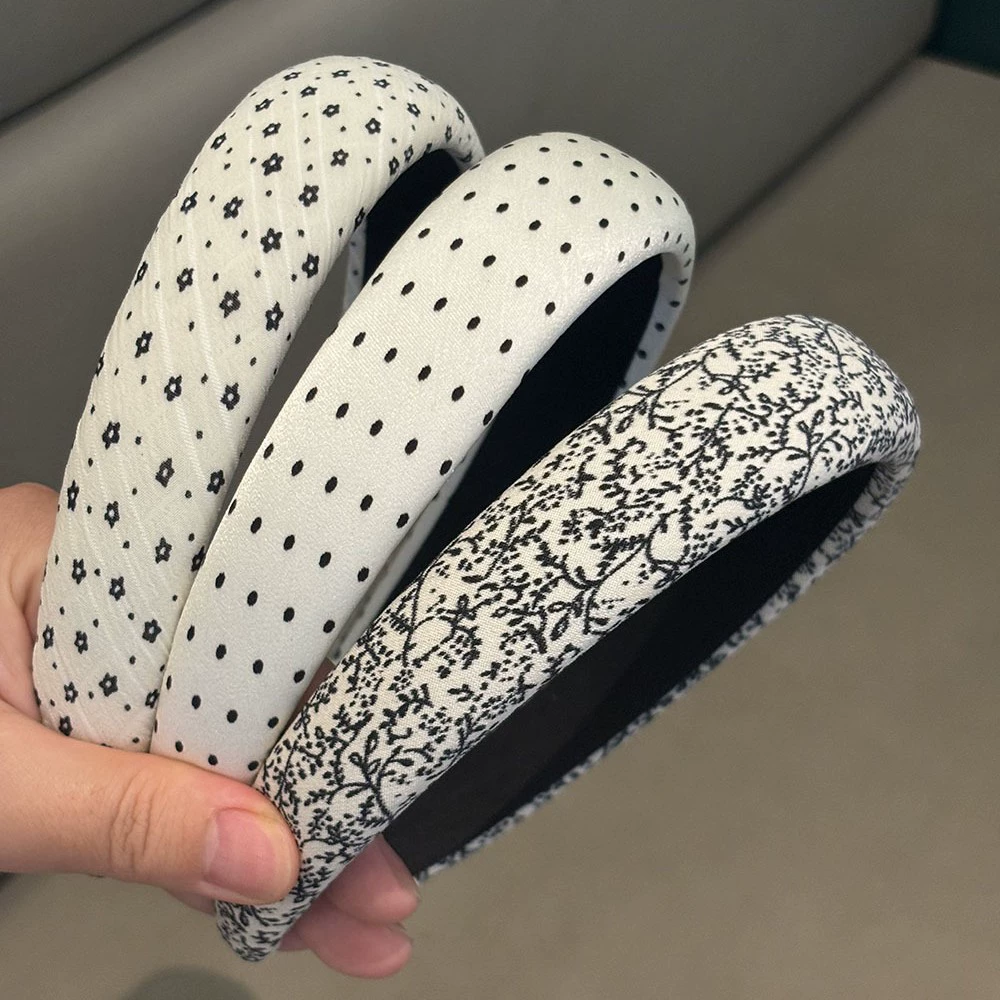 Элегантная губчатая ткань для салфетки? Wait. We must translate product titles. The English: "Elegant sponge cloth, retro headband, high hairpins, french style, Japanese and Korean, internet celebrity". Sponge cloth? Probably 