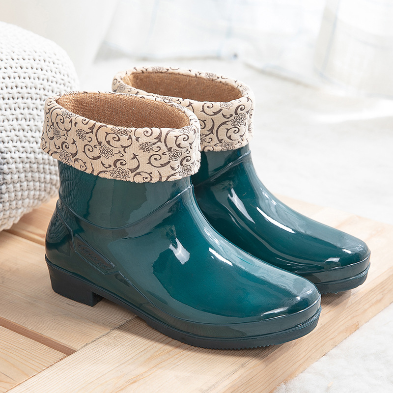 Comercio exterior zapatos de lluvia de color sólido para mujeres adultas al aire libre bosque lluvioso a prueba de agua anti-deslizante zapatos de agua de lana calentamiento botas de lluvia