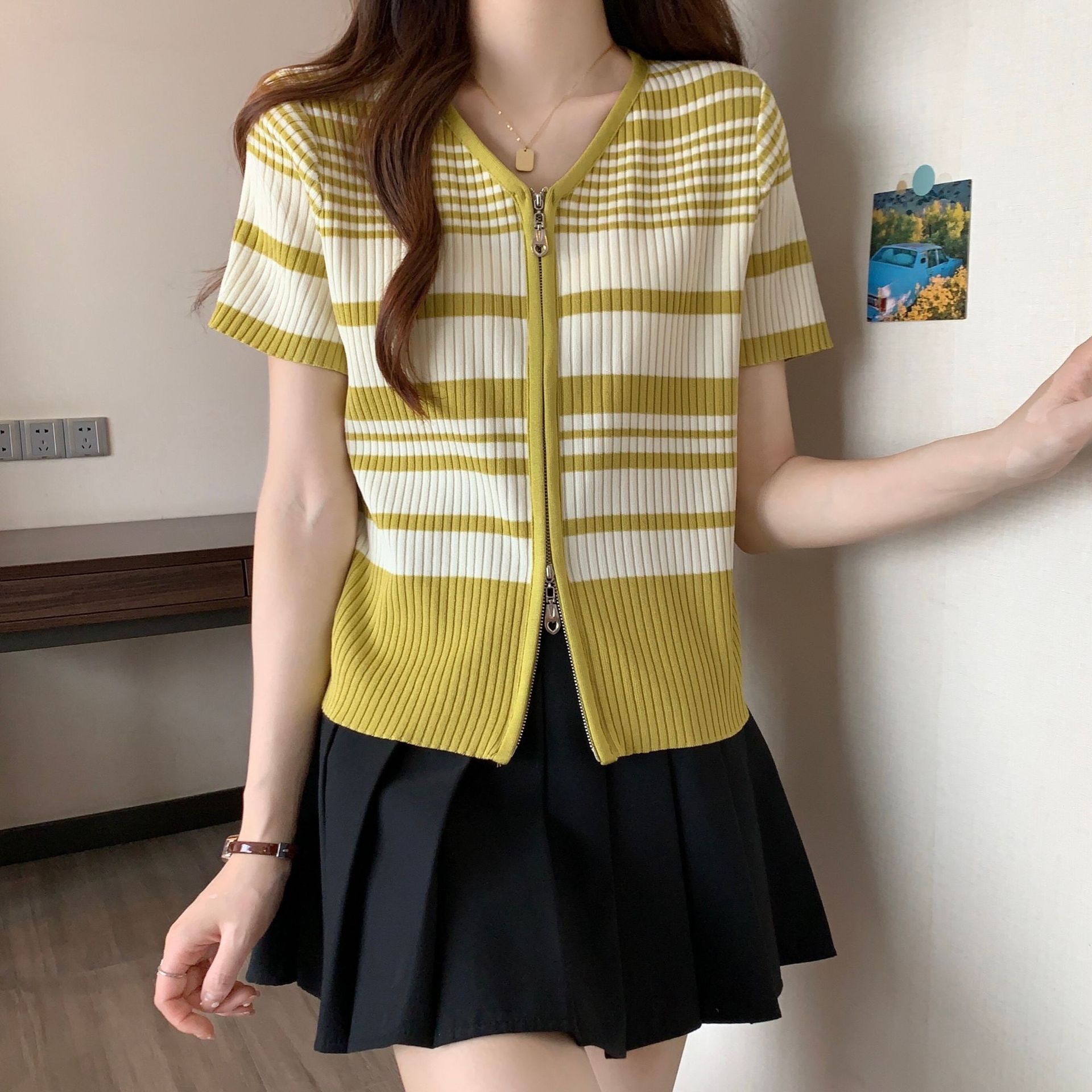 T-shirt a maniche corte con scollo a V a righe chic per donna in estate, alla moda e snellente, elegante maglia in seta ghiacciata con cerniera_voghion.com