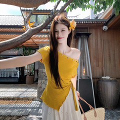 ドーパミン斜め肩不規則な半袖 Tシャツ 2025 夏の新デザインスリムレースアップスリットトップ女性用
