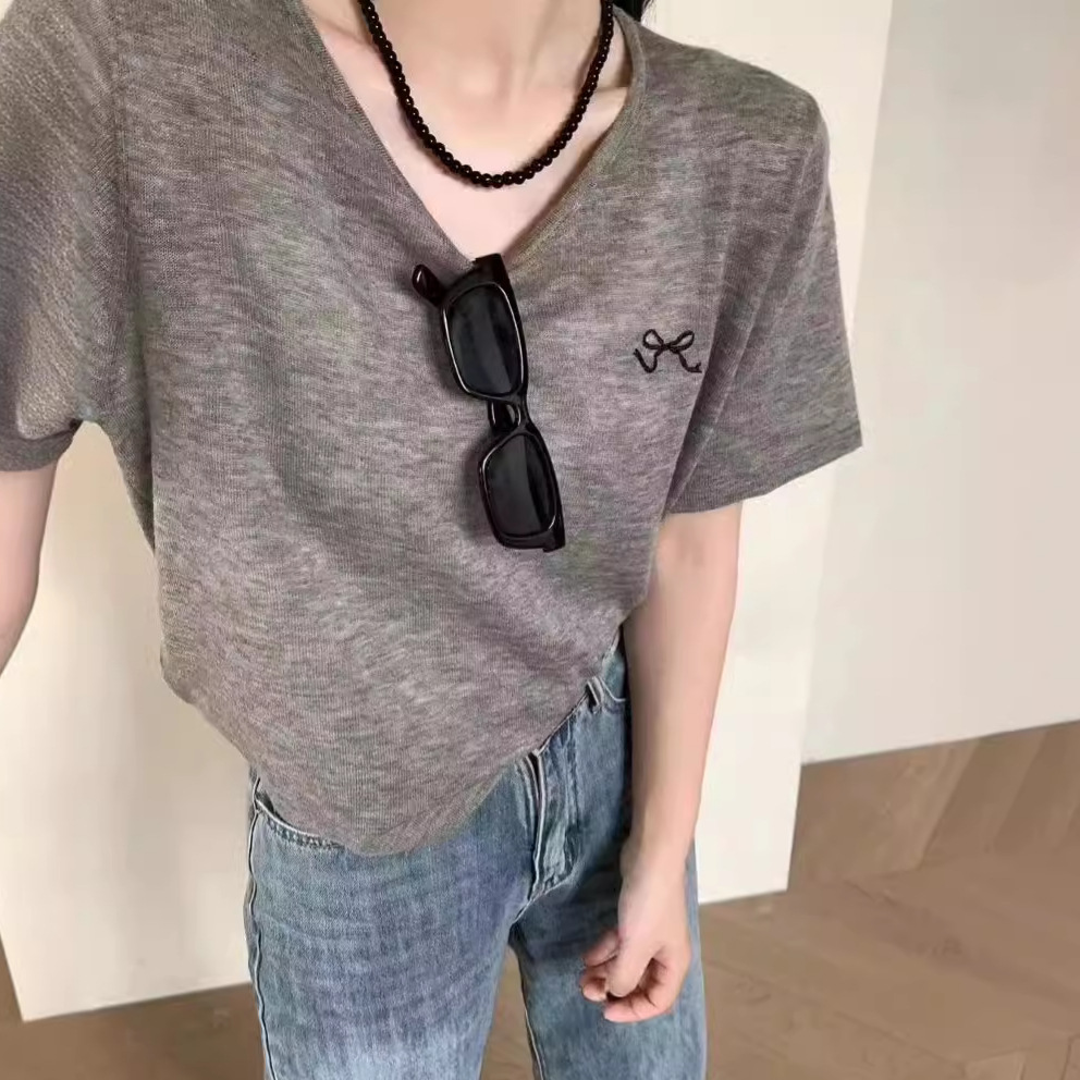 Thin summer silk woolen knitted sweater with a round collar with bow