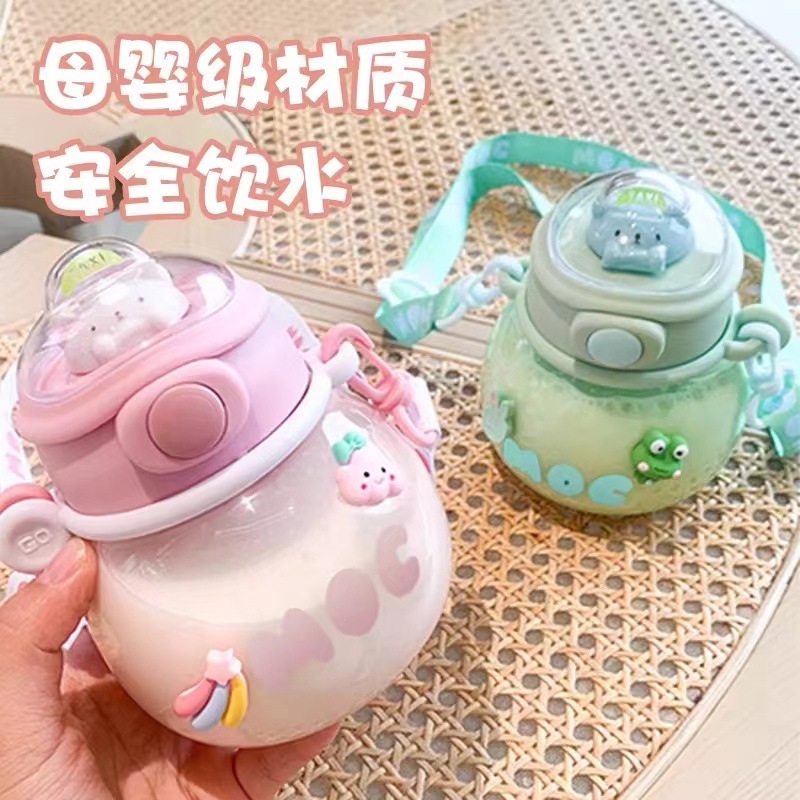水杯女生高颜值儿童塑料杯运动水壶夏季新款吸管杯子男学生大肚杯