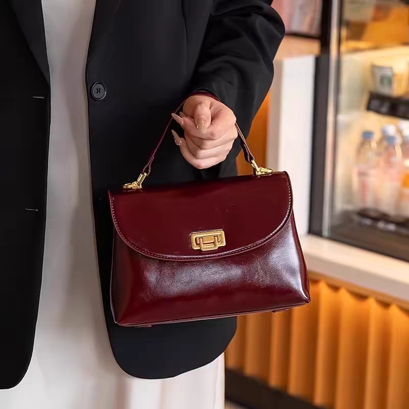 女性用の赤いバッグ、花嫁のウェディングバッグ、女性用の2025年の新しいトレンディな仕事や通勤用のハンドバッグ、女性用の小さな正方形のバッグ|undefined