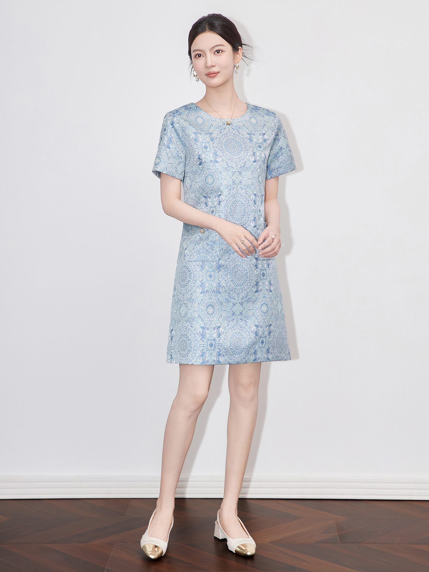 Váy chữ A jacquard lụa vàng phong cách quốc gia tay ngắn chất lượng cao — Màu xanh lam