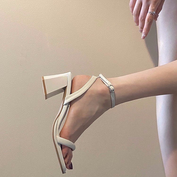 Sandalias 2023 nuevo verano de las mujeres hadas estilo hebilla con falda francés cuero suave tacones altos tacón aguja