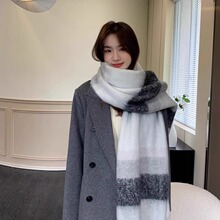 马海毛围巾女冬季韩系灰白条纹渐变氛围感百搭保暖围脖厚长款披肩