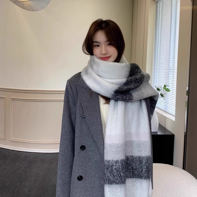 马海毛围巾女冬季韩系灰白条纹渐变氛围感百搭保暖围脖厚长款披肩