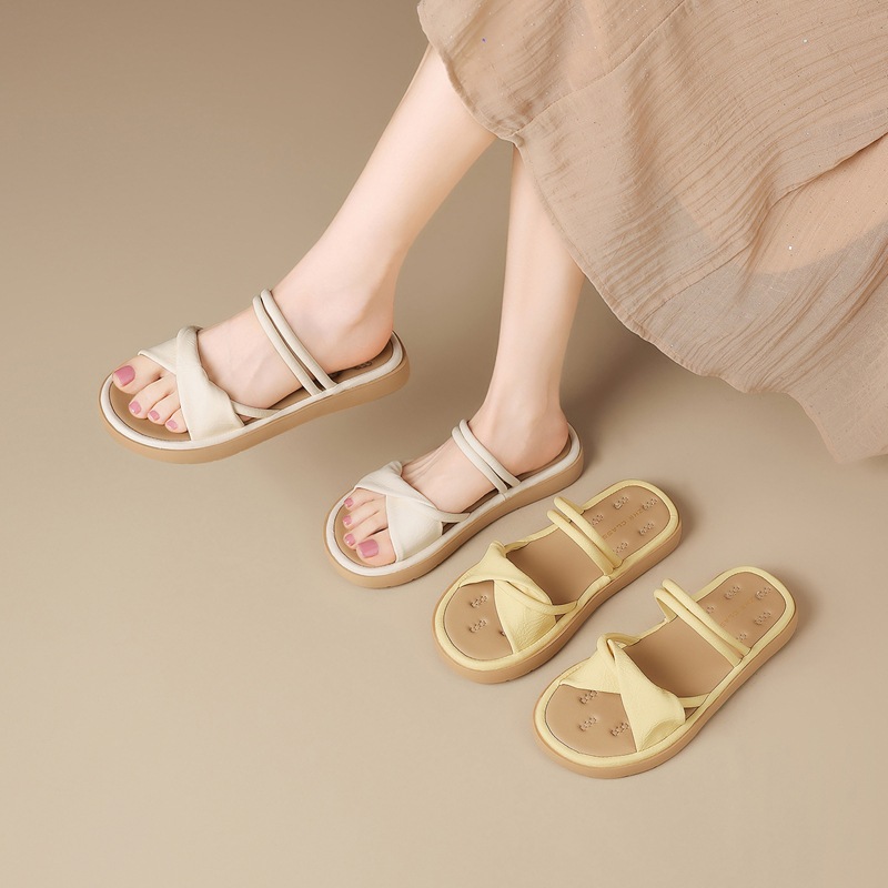 Dép sandal nữ xỏ ngón đế bệt quai ngang phong cách beach — LI51 Màu be