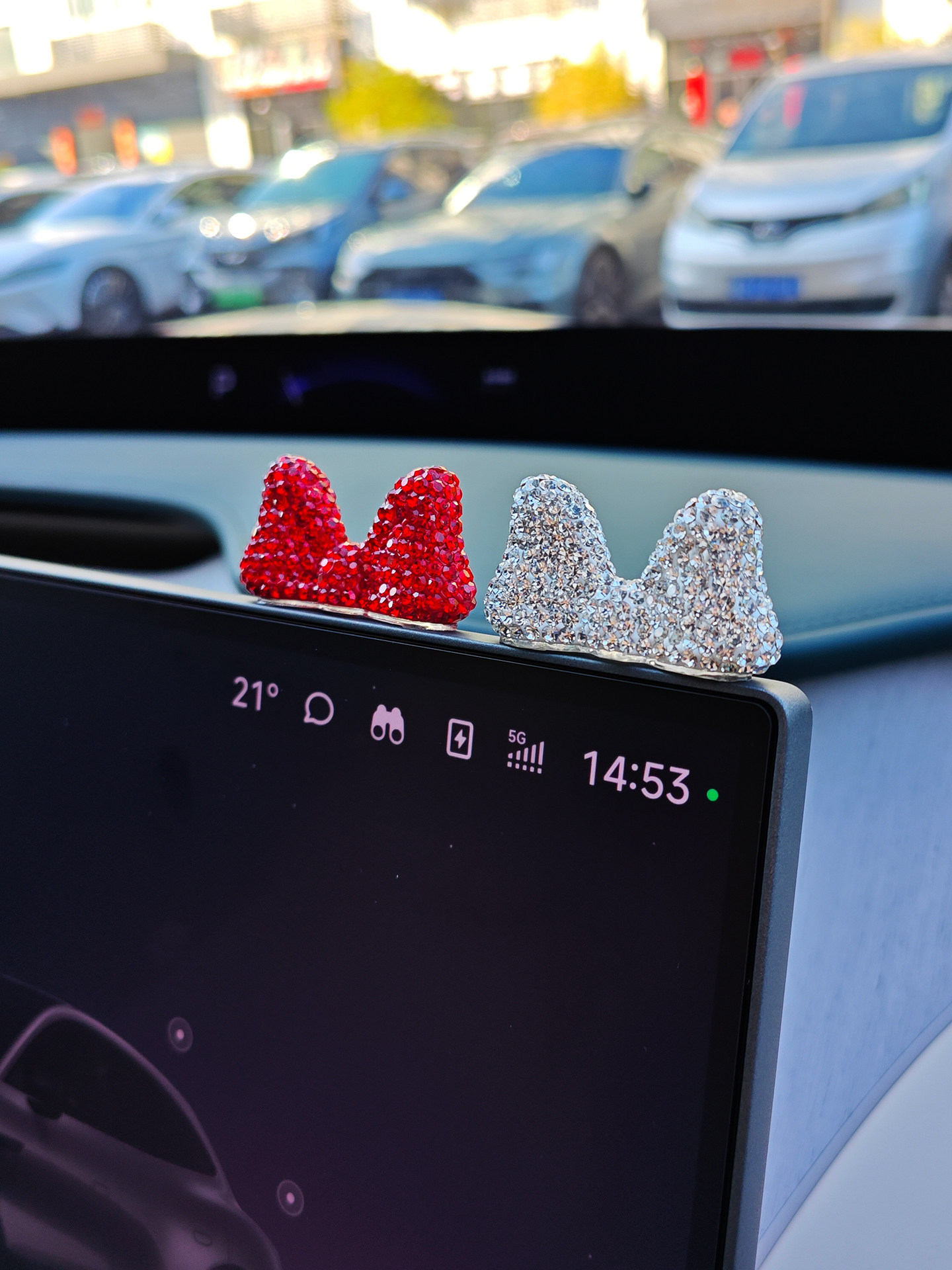 Diamond-Encrusted Bowknot Car Decoration, Car Screen Accessory Suitable for Xiaomi Yu7Su7, Interesting Interior Decoration