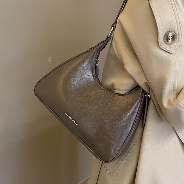 Nicho de alta calidad crack portátil pequeña bolsa para las mujeres 2023 nuevo otoño y el invierno de la moda bolsa de axilas todo-fósforo bolsa de hombro