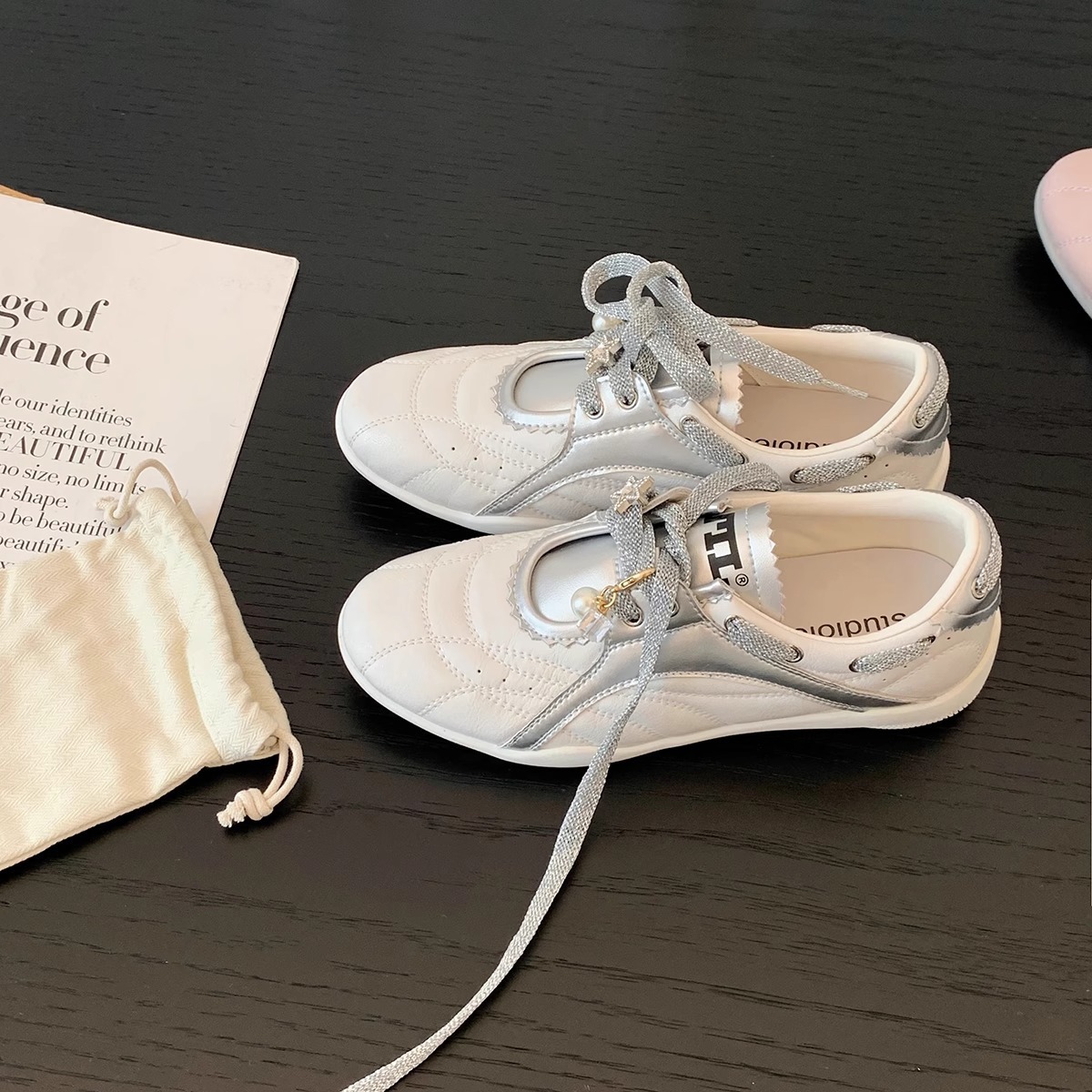 Sheepskin Version ~ 5cm Thick-Soled Ballet Training Shoes, Pearl Lace-Up Round-Toe Color-Blocked Casual Shoes, Forrest Gump Sneakers for Women