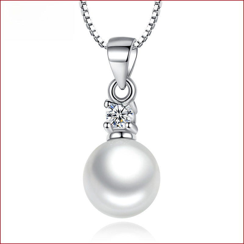 Fashionable pendant with zircon from pearl